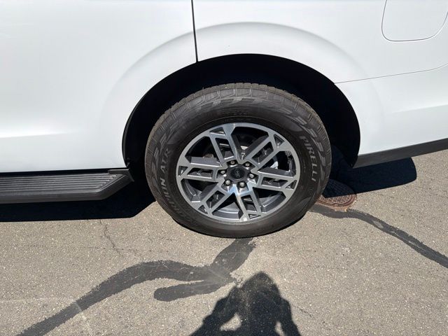 2025 Ford Expedition Active Oxford White - Grieco Acura - Image 33