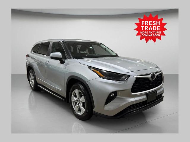 Celestial Silver Metallic 2024 Toyota Highlander LE FWD SUV / Crossover Front-Wheel Drive 8-Speed Automatic