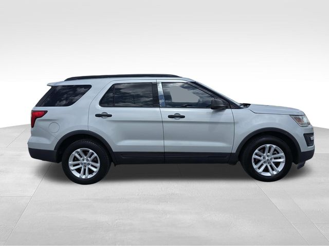 2017 Ford Explorer photo