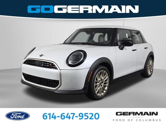 Nanuq White Metallic 2025 MINI Cooper S Signature Trim 4-door Hatchback Hatchback Front-Wheel Drive 7-Speed Automatic