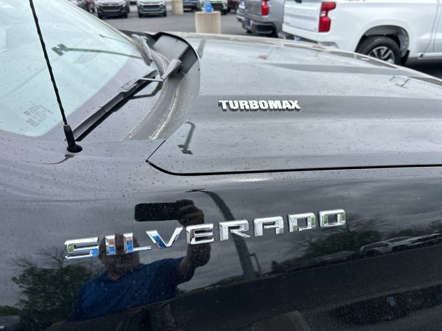 2025 Chevrolet Silverado 1500 LT photo