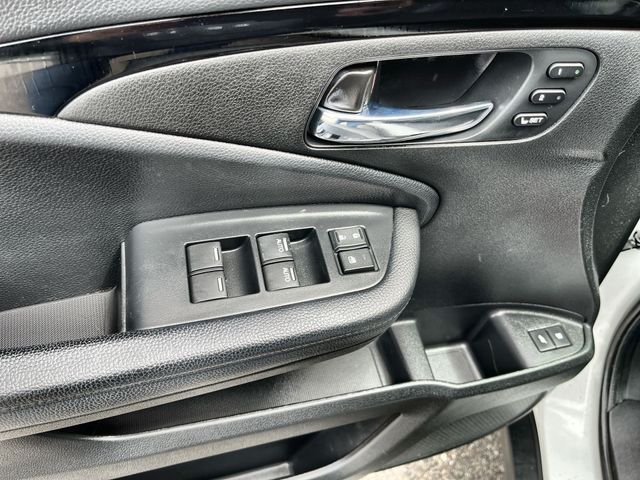 Used 2022 White Honda Touring image 16