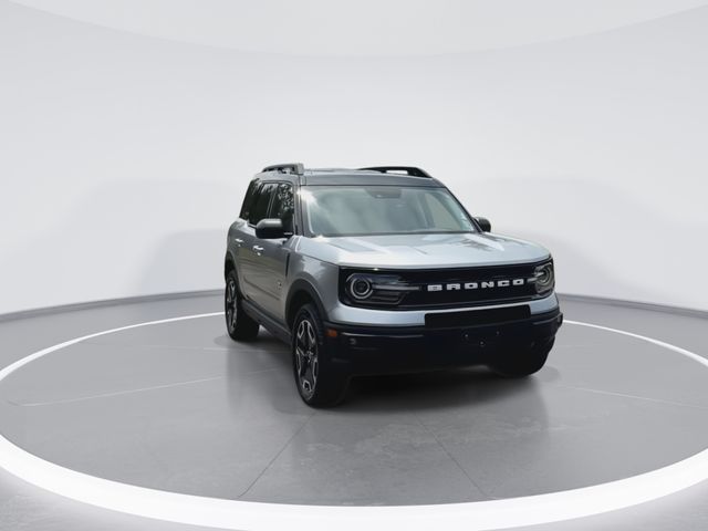 Used 2023 Silver Ford Outer Banks image 2