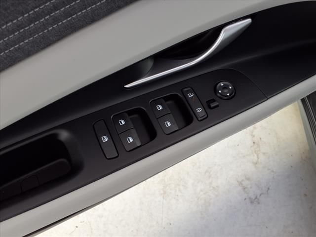 2025 Hyundai Elantra Limited photo