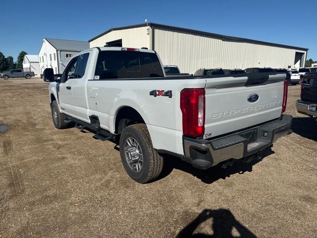2025 Avalanche Ford Super Duty F-350 SRW XLT 4X4 Truck