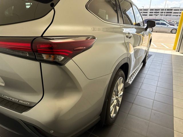 2025 Toyota Highlander Limited Silver at Gullo Toyota