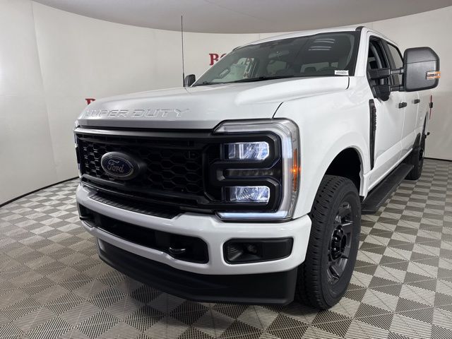 2025 Oxford White Ford Super Duty F-250 SRW XL 4X4 Truck