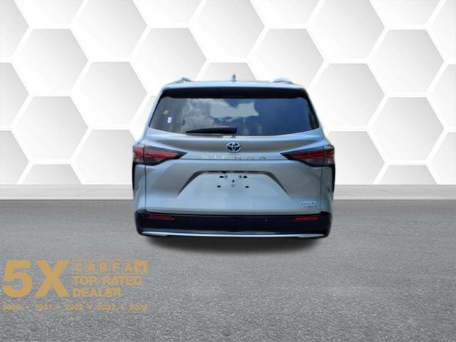 2024 Toyota Sienna Limited photo