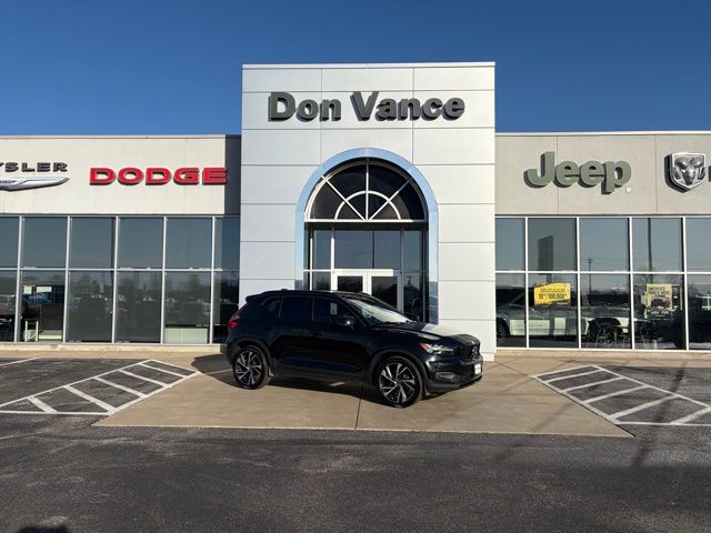 2021 Volvo XC40 T4 R-Design FWD