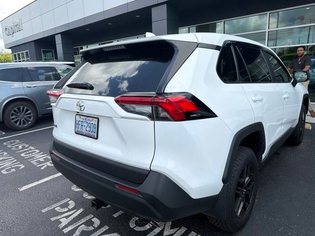 Used 2025 White Toyota LE image 5