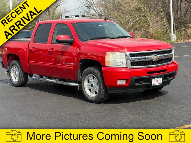 Victory Red 2009 Chevrolet Silverado 1500 LTZ Crew Cab 4WD Pickup Truck Four-Wheel Drive 6-Speed Automatic