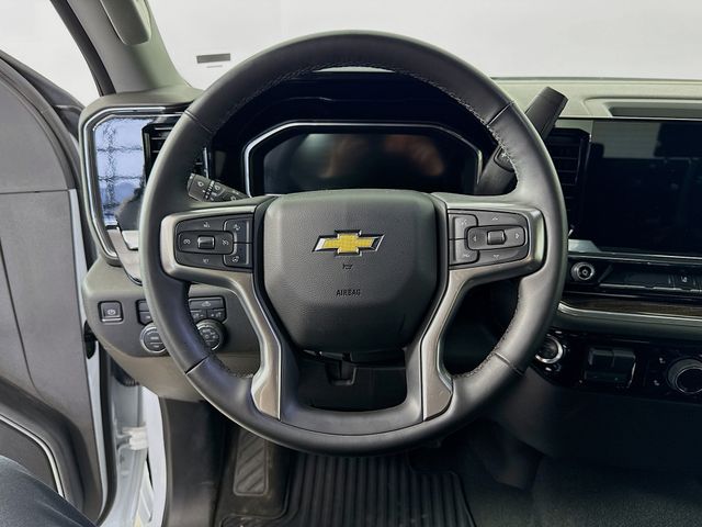 Used 2025 White Chevrolet LT image 12