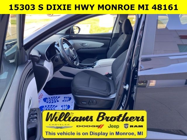 2024 Hyundai Tucson SEL - Black Pearl exterior view 12