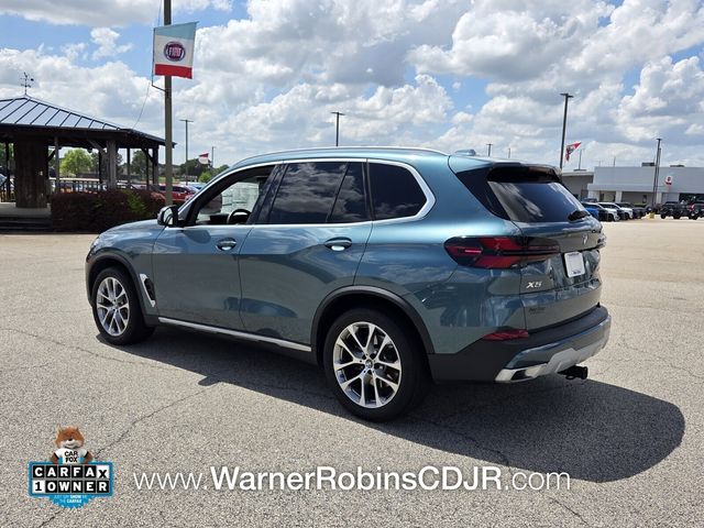 Used 2025 Blue BMW sDrive40i image 9