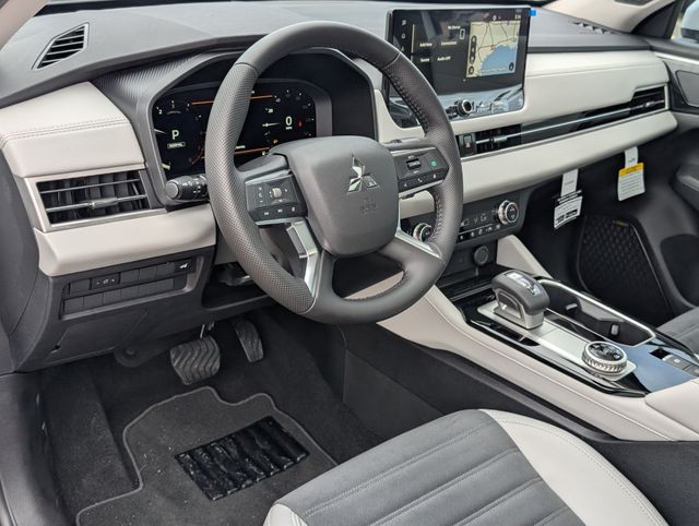 2025 Mitsubishi Outlander SE White at North Houston Mitsubishi