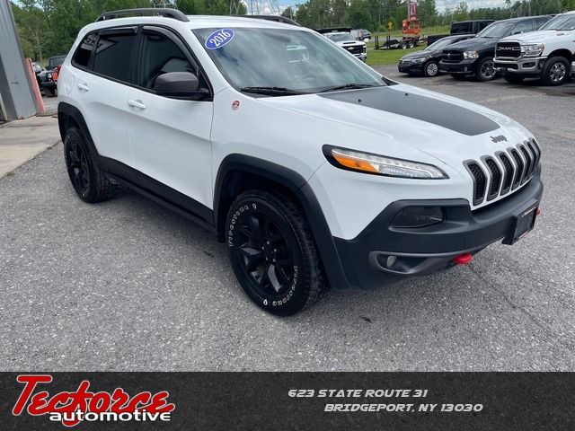 2016 Jeep Cherokee Trailhawk - Bright White Clearcoat exterior view 1