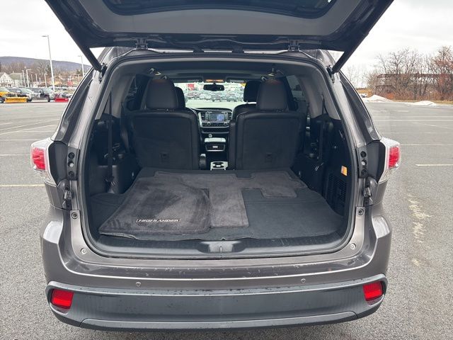 used 2015 Toyota Highlander car, priced at $15,999