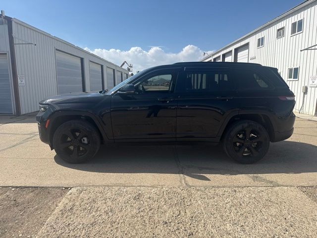 2023 Diamond Black Crystal Pearlcoat Jeep Grand Cherokee Limited 4X4 SUV