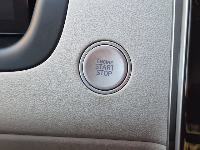 Used 2022 Silver Hyundai Limited image 28