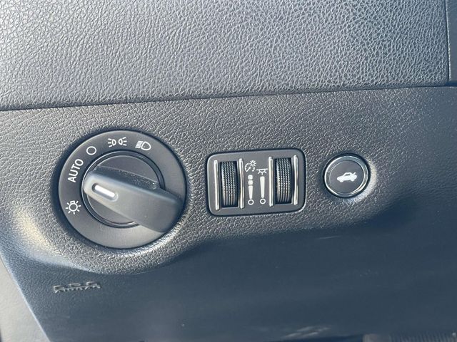 Used 2022 Silver Dodge SXT image 17