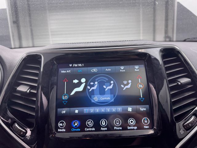 2019 Bright White Clearcoat Jeep Cherokee Limited 4X4 SUV