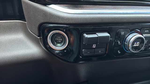 Used 2022 Silver GMC SLT image 29