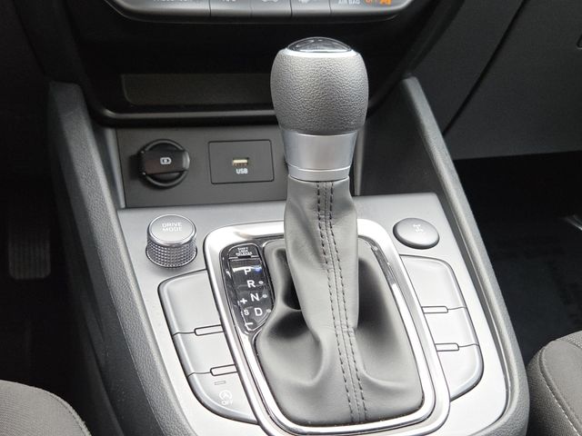 Used 2023 White Hyundai SEL image 33