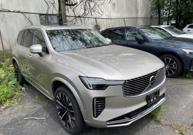 2025 Volvo XC90's photo