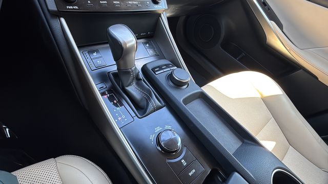 Used 2014  Lexus 250 image 30