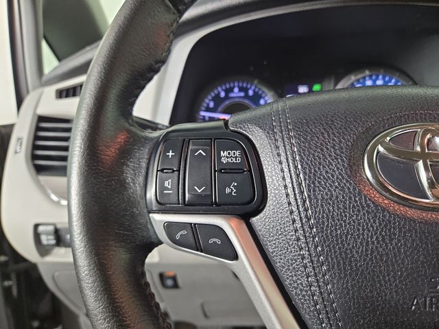 2019 Toyota Sienna XLE photo