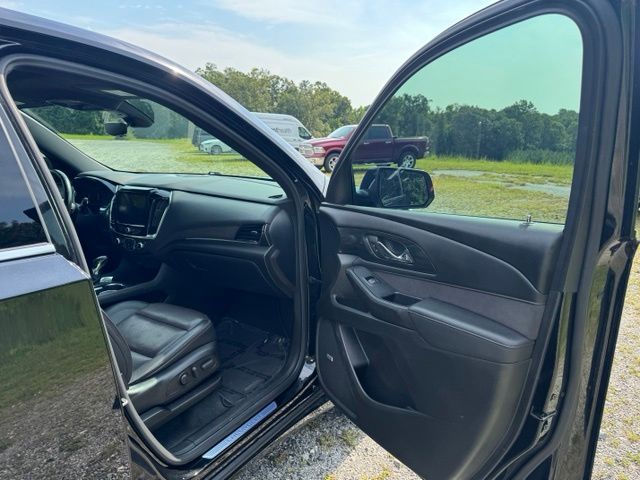 Used 2022 Black Chevrolet High Country image 15