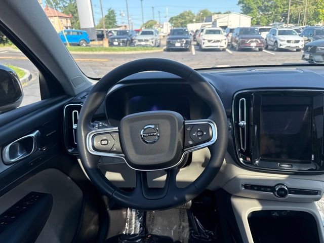 Used 2024 Volvo XC40 SUV