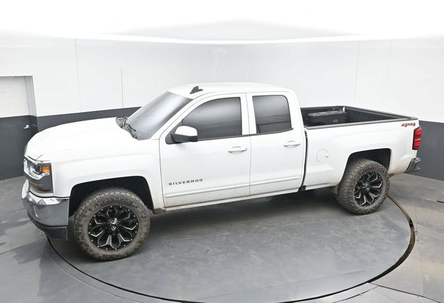 Used 2018 White Chevrolet LT image 20