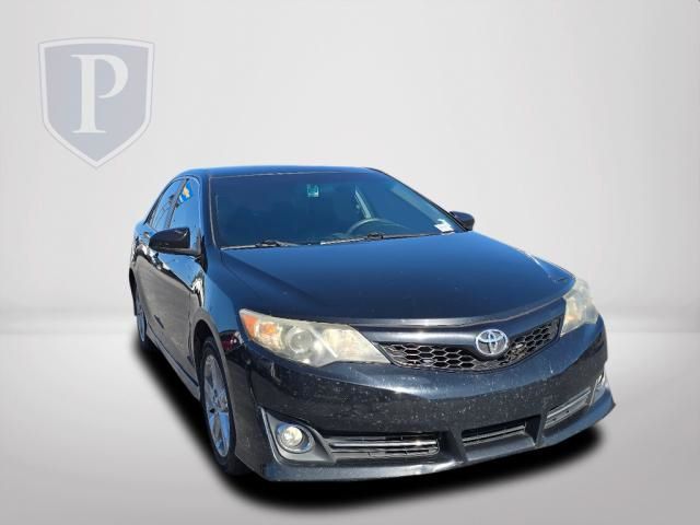 2012 Toyota Camry SE 11