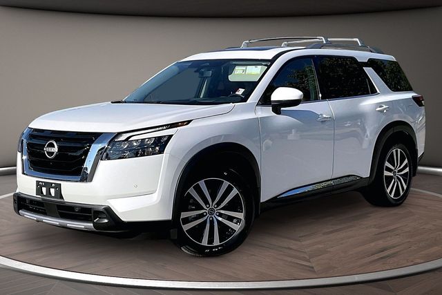 2025 Nissan Pathfinder Platinum FWD