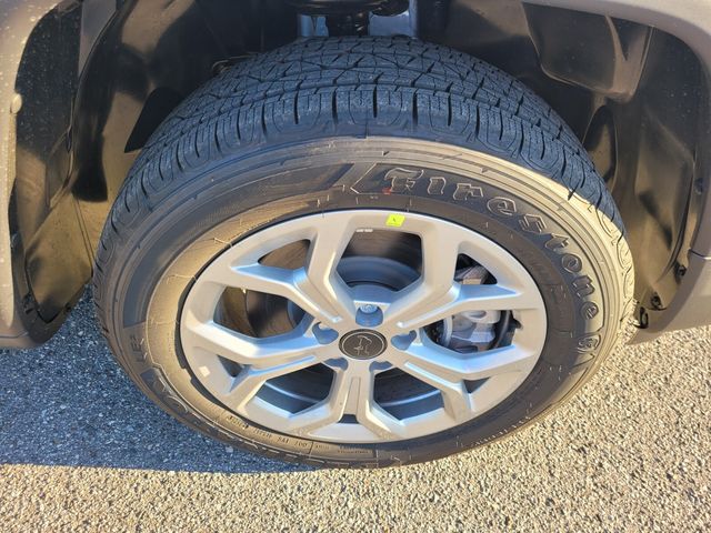 New 2026 Silver Jeep Latitude image 18