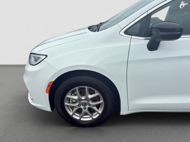 Used 2024 White Chrysler Touring L image 10