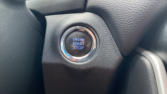 Used 2020 White Toyota XLE Premium image 23