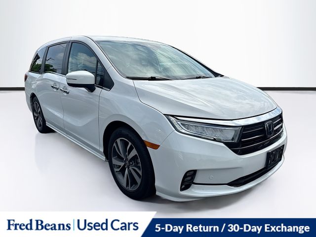 White 2024 Honda Odyssey Touring FWD Minivan Front-Wheel Drive Automatic