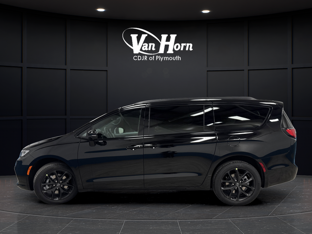 New 2026 Diamond Black Crystal Pearlcoat Chrysler Select image 13