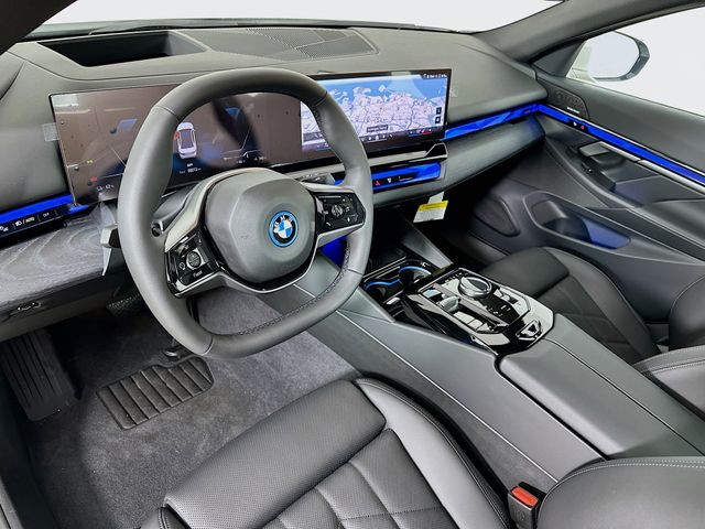 2025 BMW i5 xDrive40 9