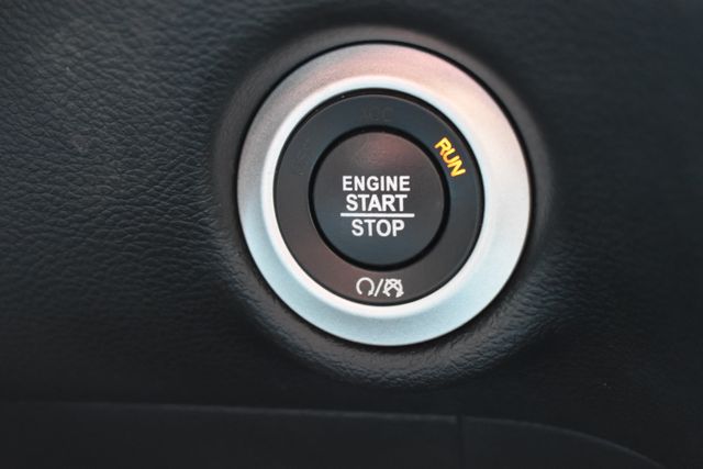Used 2025 Chrysler Pacifica Van