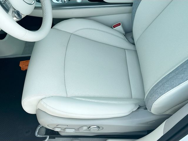 2025 Genesis GV60 Standard 21