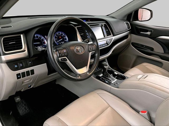 2019 Toyota Highlander XLE White at Subaru and VW of Moon Township