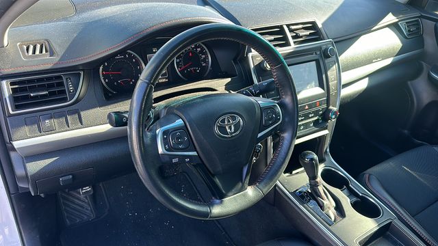 2016 Toyota Camry SE 7