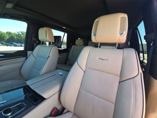 2021 Cadillac Escalade Premium Luxury:45327B1