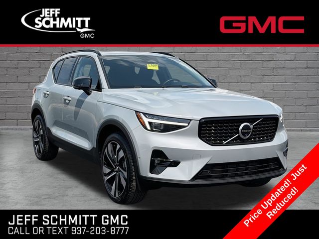 Vapour Gray Metallic 2025 Volvo XC40 SUV / Crossover All-Wheel Drive Automatic