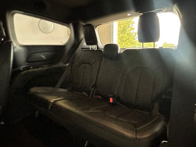 Used 2025 Chrysler Pacifica Van