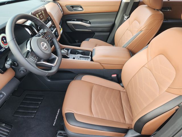 2025 Nissan Pathfinder Platinum photo 6