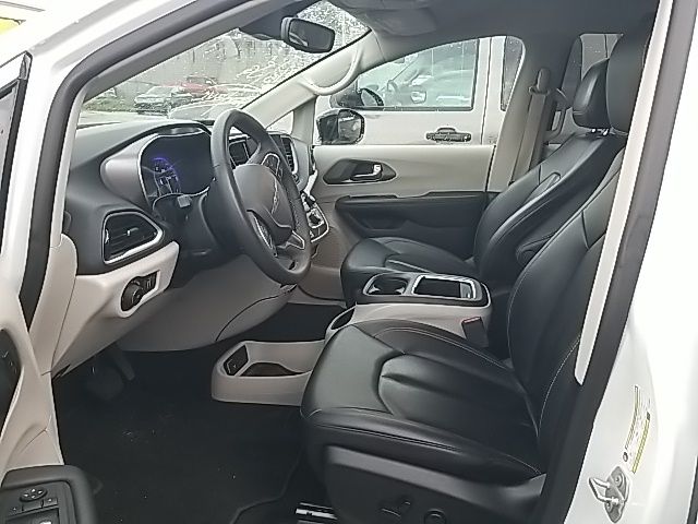 Used 2024 Chrysler Pacifica Van
